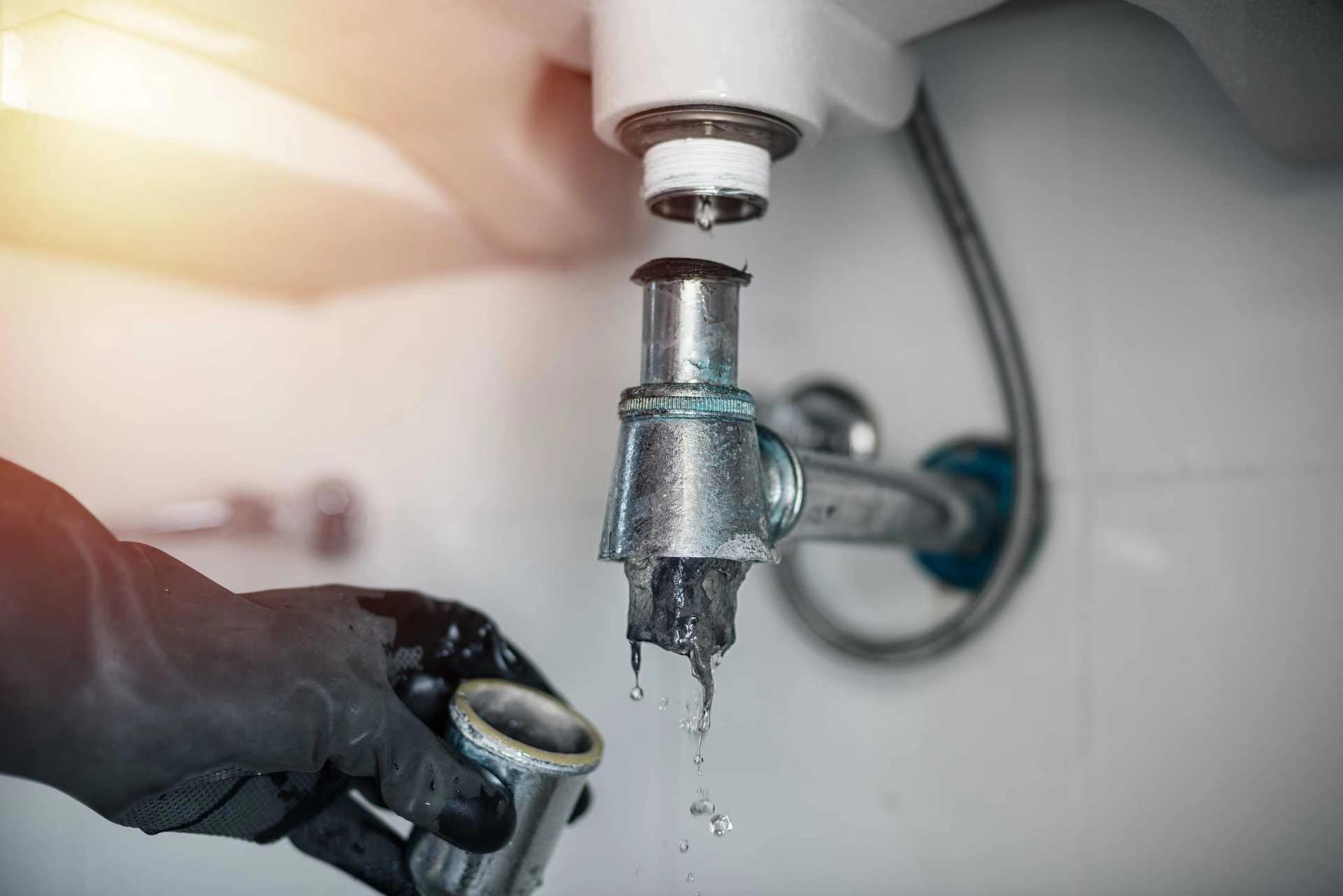 The Steps a Plumber Takes to Fix a Clogged Drain